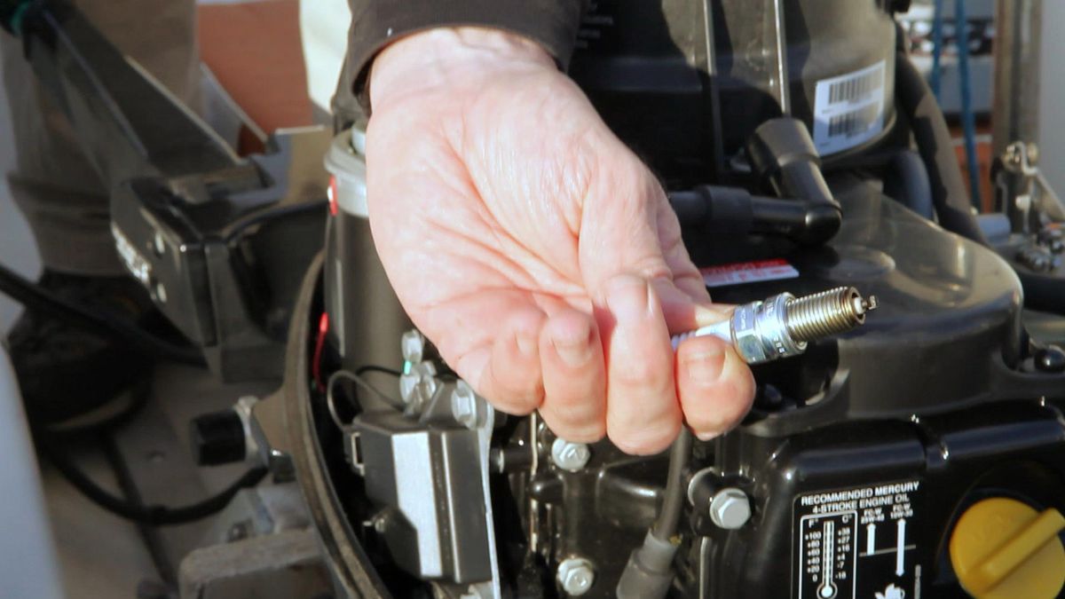 Llaves para cambiar bujias paso 1