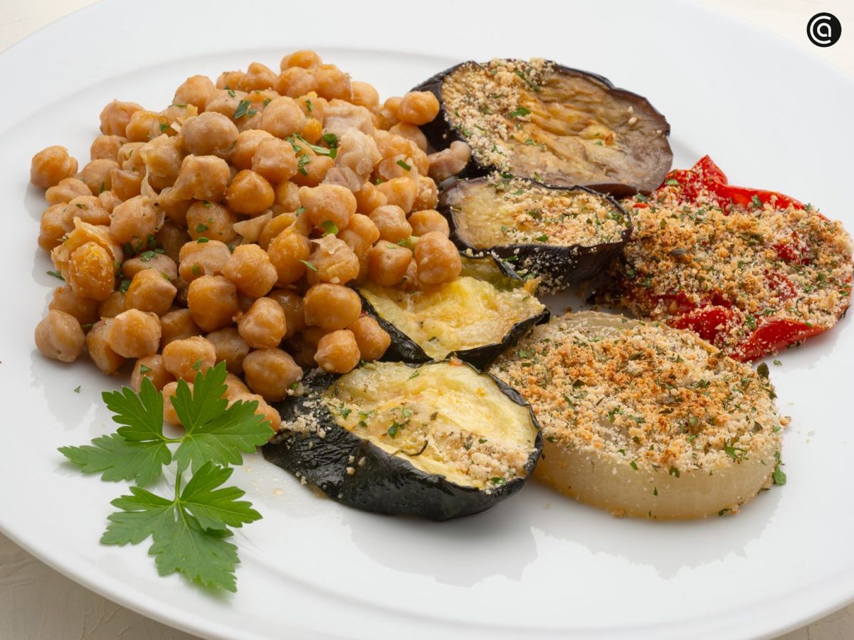 Gratinado de garbanzos y hortalizas, receta de Karlos Arguiñano