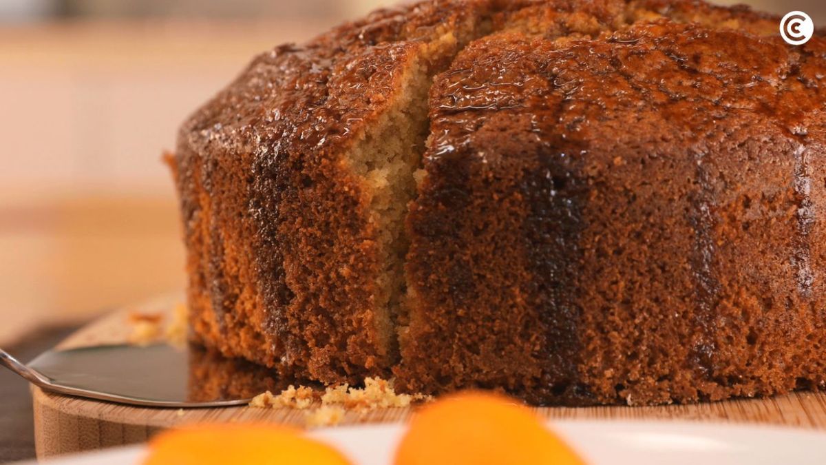 Bizcocho de naranja con almíbar
