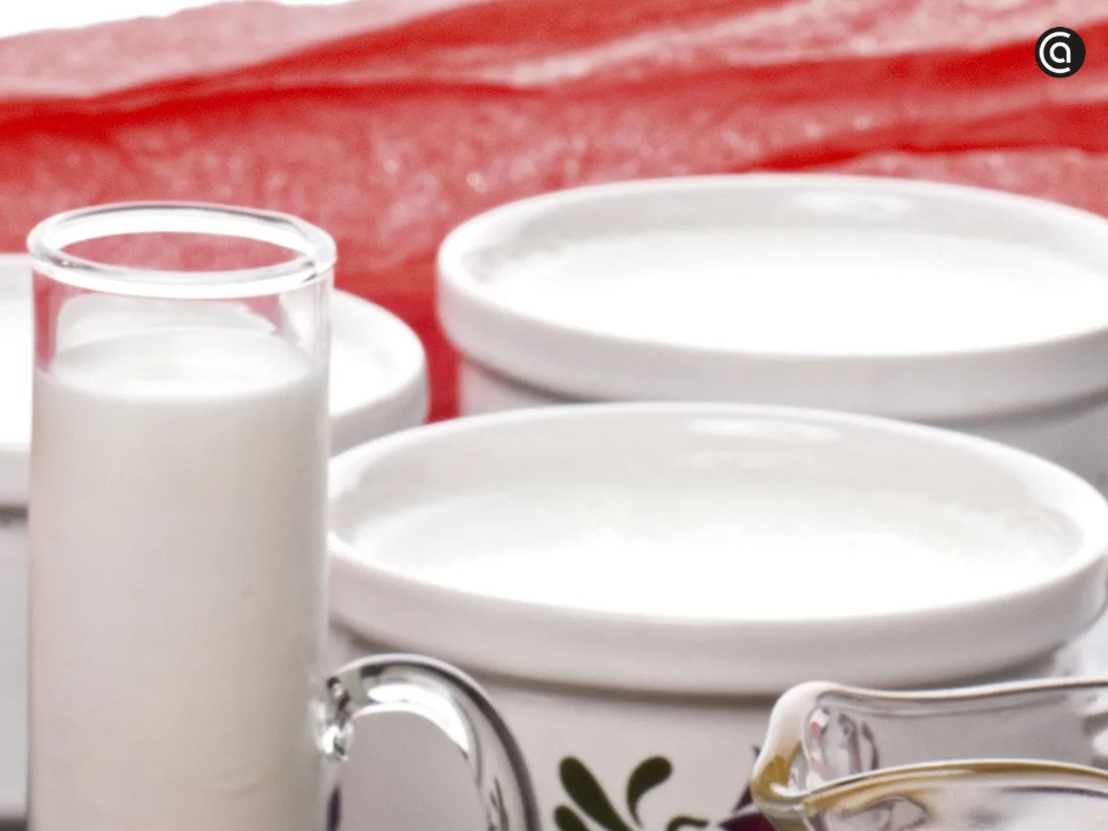 Postre elaborado con leche de oveja y cuajo natural, símbolo de la cocina vasca más sencilla y auténtica.