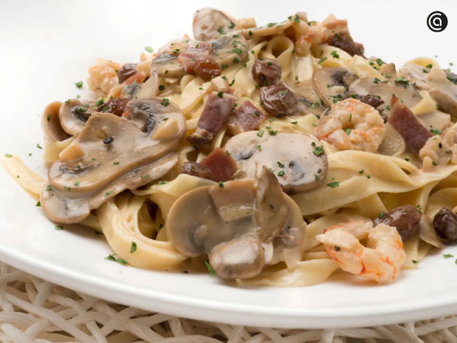 Una mezcla deliciosa de mar y montaña para los amantes de la pasta. Una mezcla deliciosa de mar y montaña para los amantes de la pasta.
