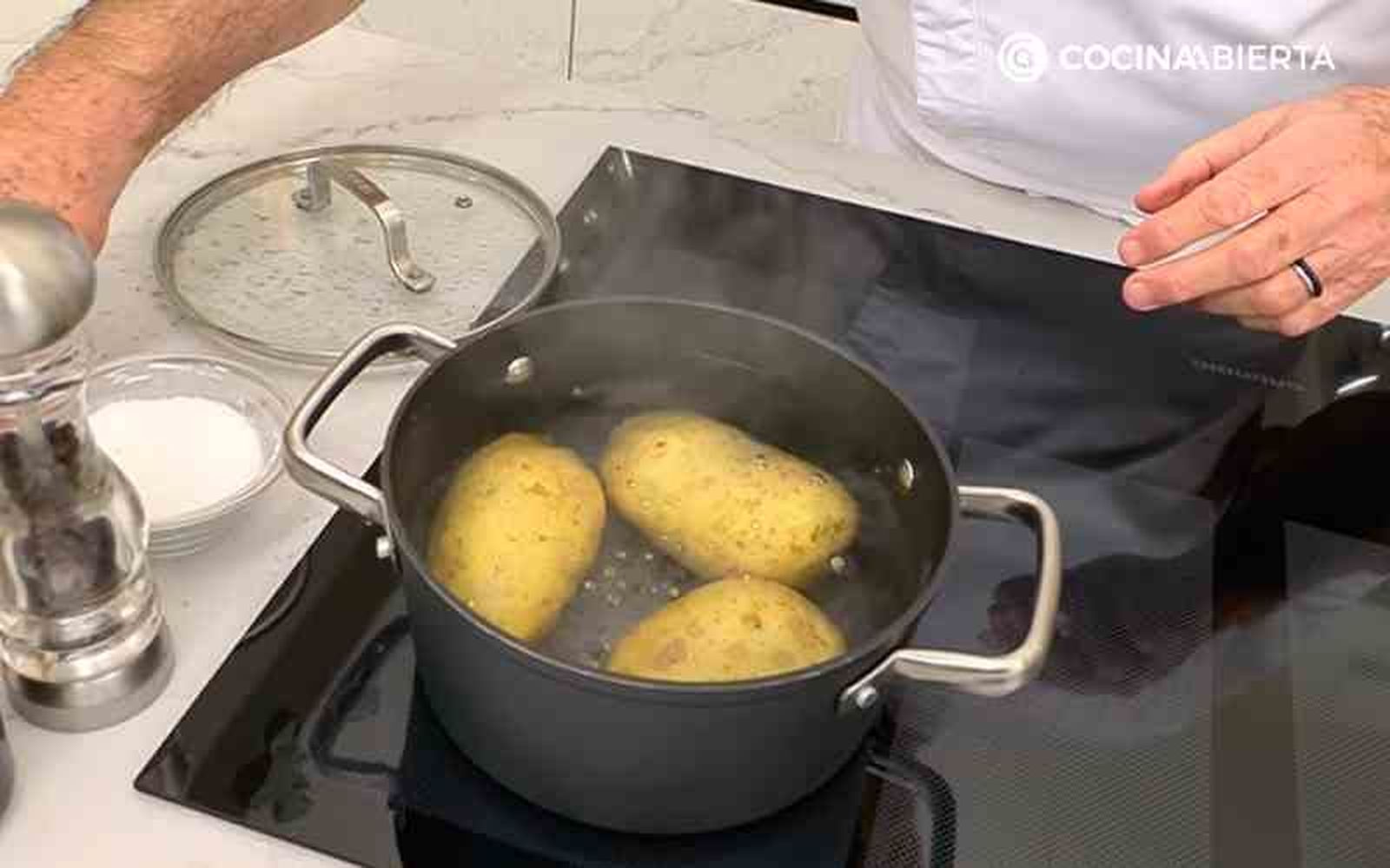 Cuece las patatas Cuece las patatas