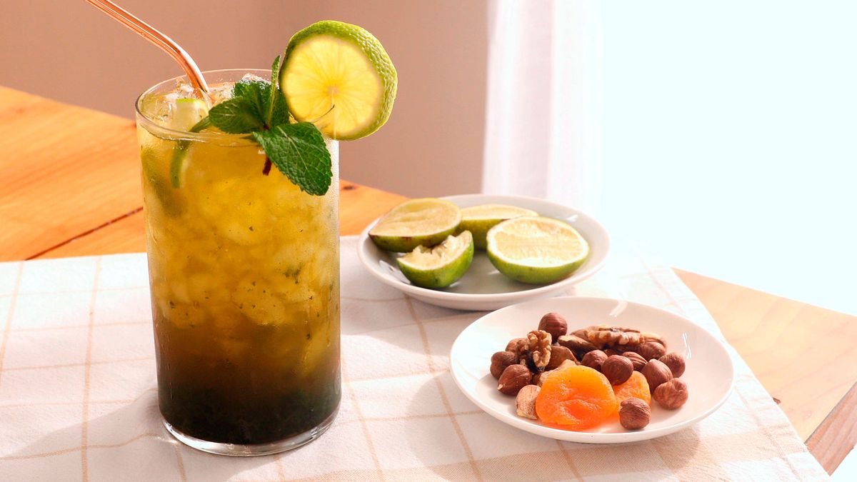 Disfruta de un refrescante mojito cubano, ideal para compartir en cualquier ocasión