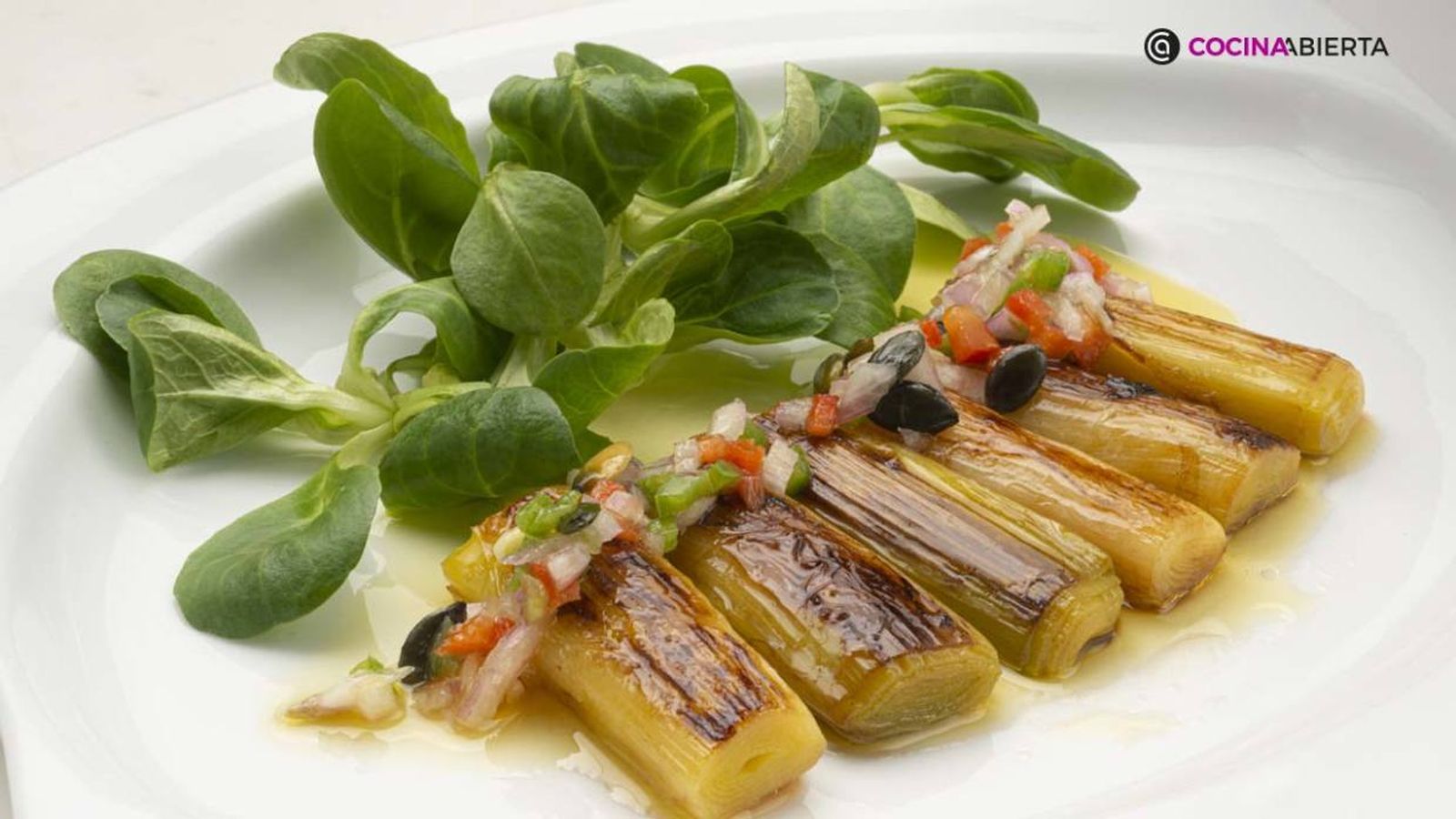 Puerros a la plancha con vinagreta de pipas por Karlos Arguiñano ¡un plato económico y saludable!