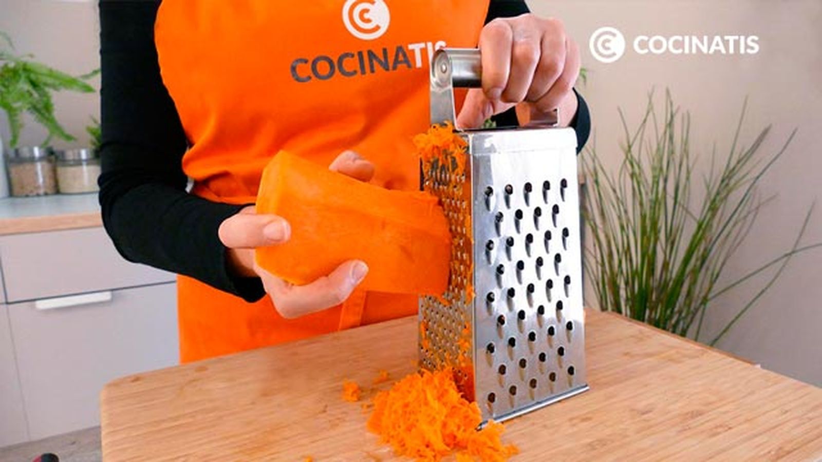 Ralla la calabaza Receta de bizcocho de calabaza paso 1