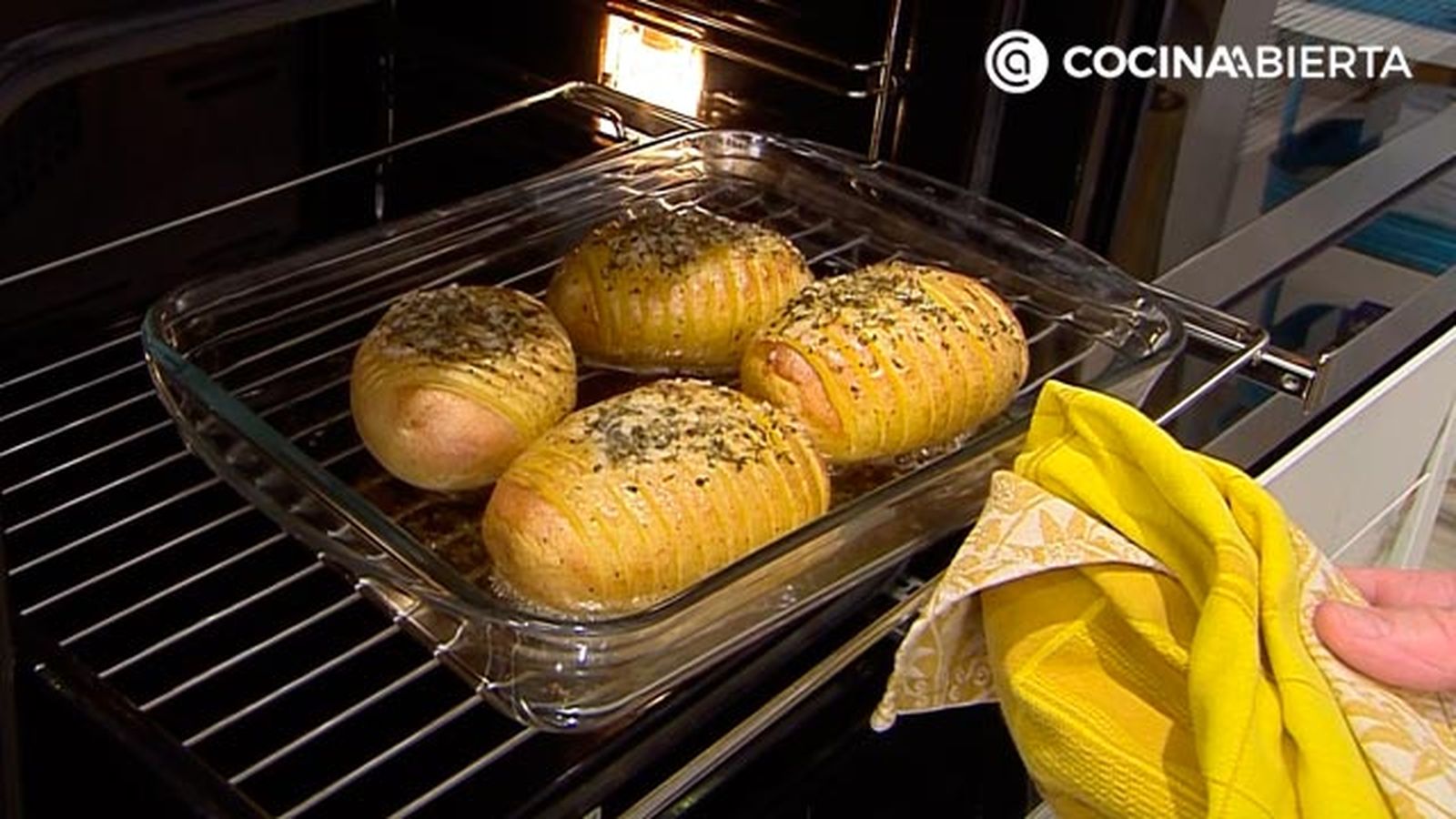 receta patatas hasselback karlos arguinano paso3 receta patatas hasselback karlos arguinano paso3