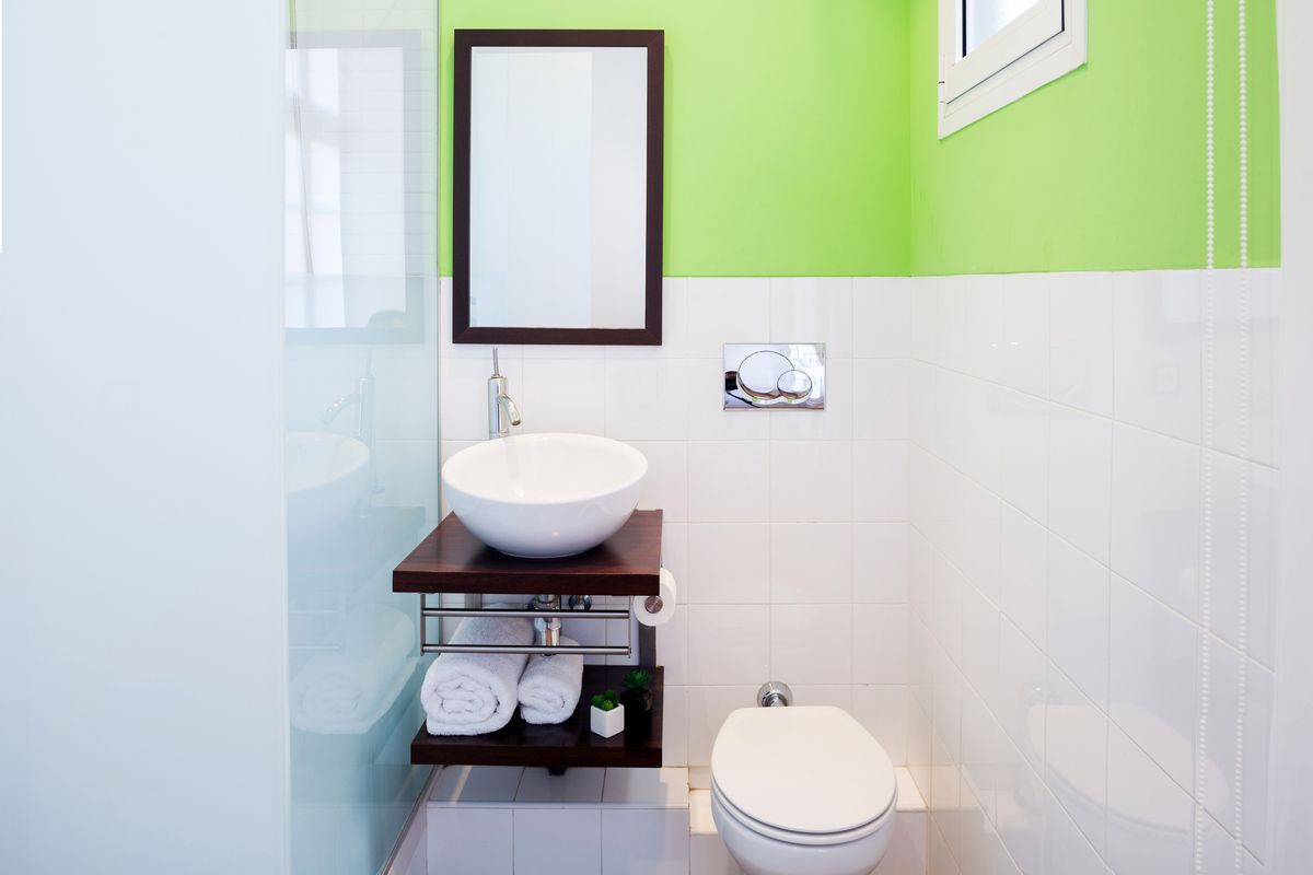 estanterias ligeras aprovechar  espacio baño hogarmania