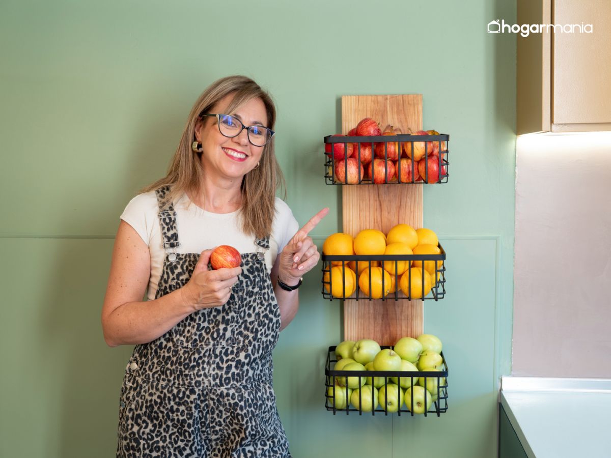 Un frutero colgante de pared hecho a mano, funcional y perfecto para tener las frutas organizadas y siempre a la vista.