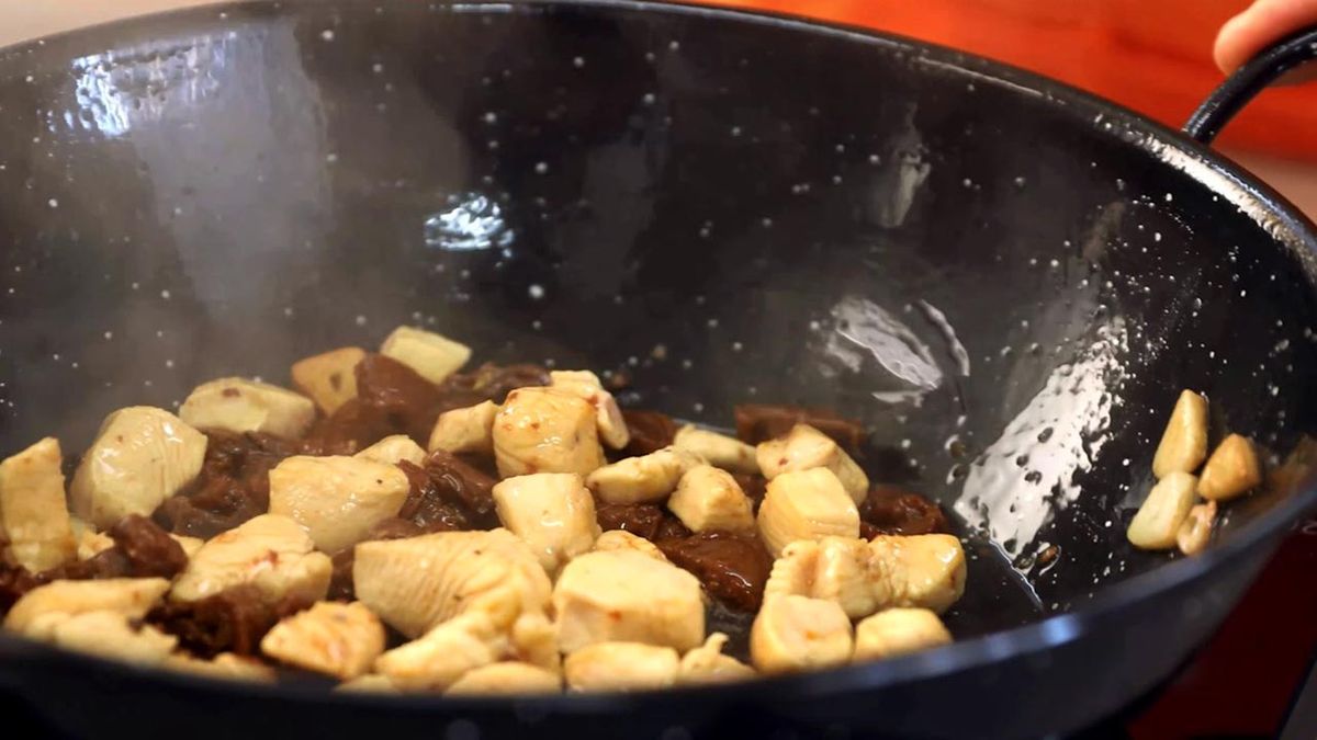 Receta de tallarines con brócoli y pollo  paso 3