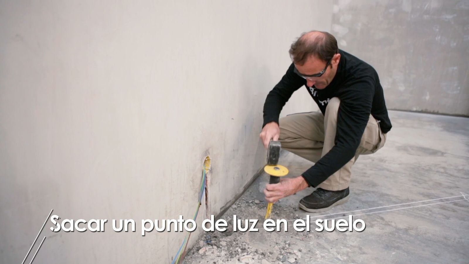 Cómo sacar un punto de luz en el suelo paso 1 Cómo sacar un punto de luz en el suelo paso 1