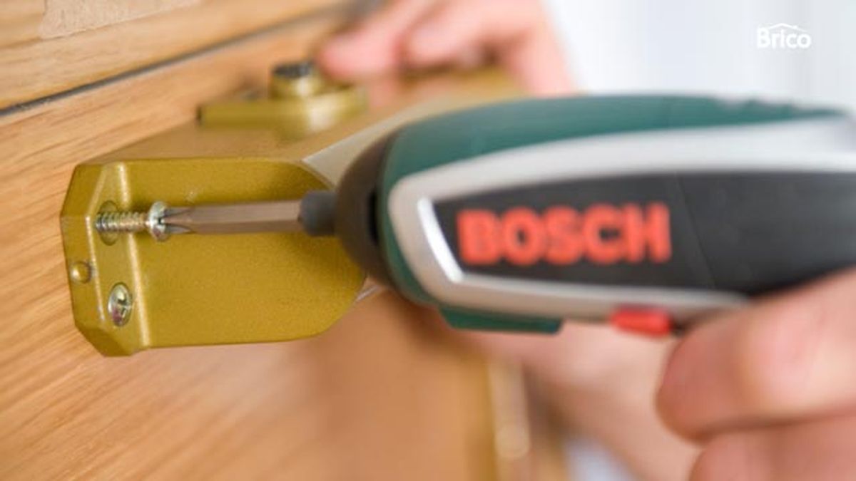 Instalar muelle cierrapuertas paso 4