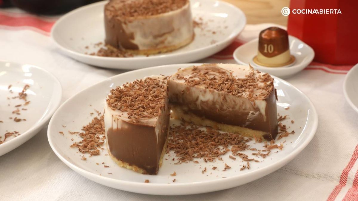 Tarta fría de café y yogur, ¡fácil, cremosa y sin horno!