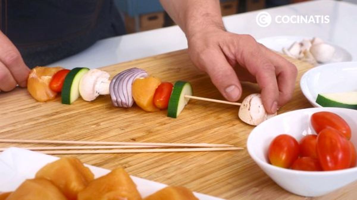 receta de brochetas de pollo paso 3