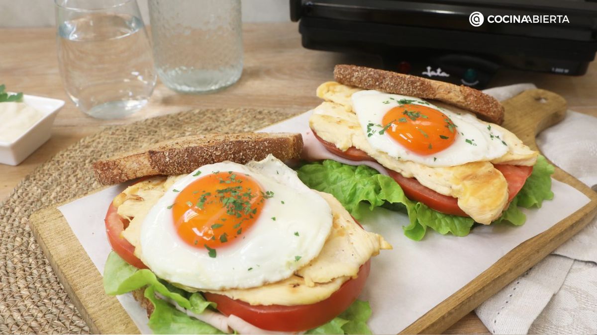 Sándwich de pollo al grill