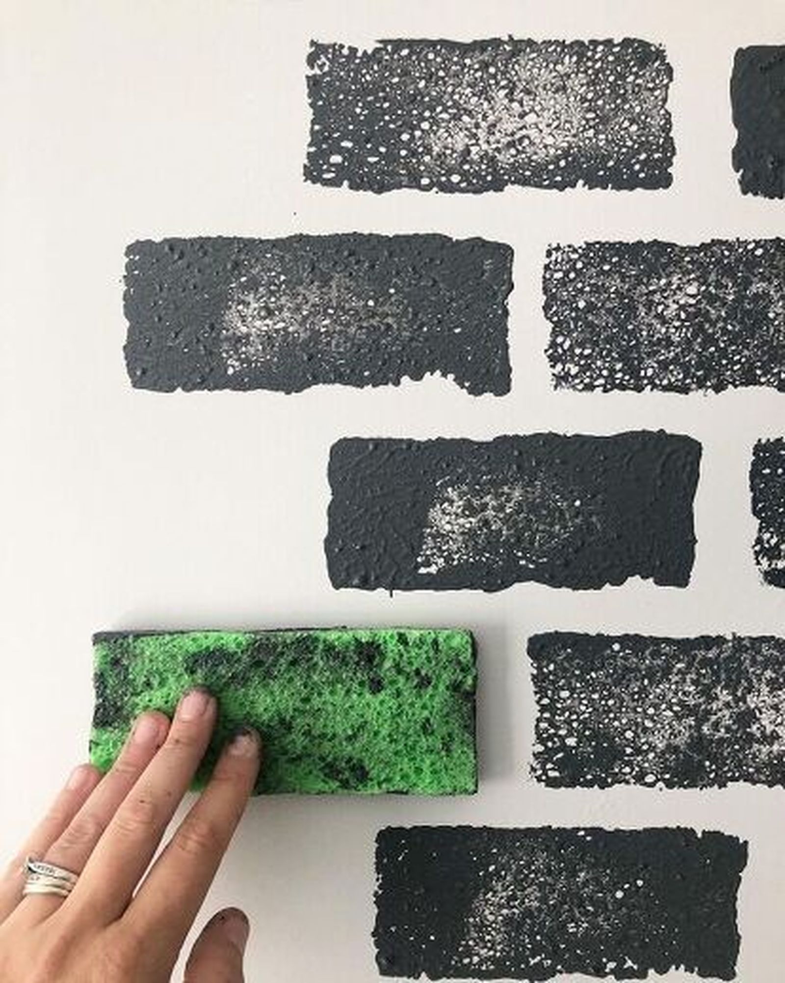 pintar pared esponja ladrillos 3