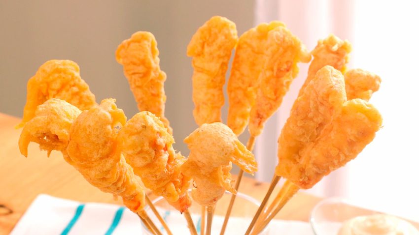 Los langostinos en tempura son una deliciosa opción para disfrutar de un plato crujiente y sabroso