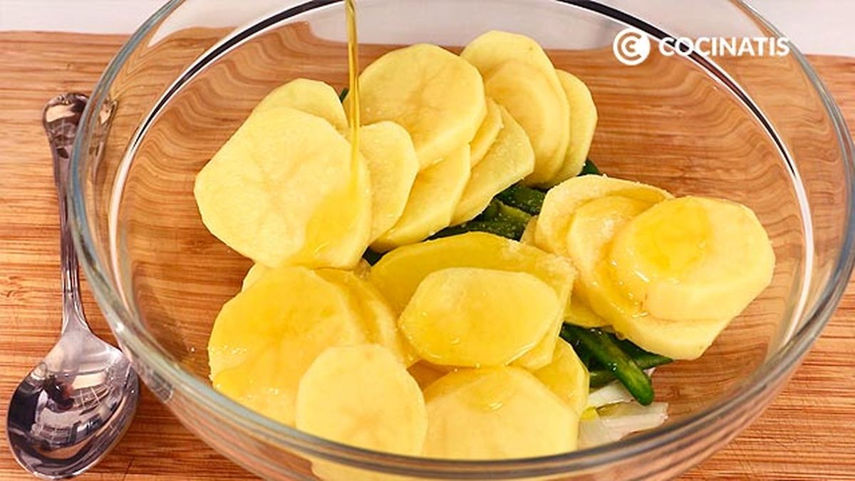 Receta de salteado de gulas y huevo flor  paso 1