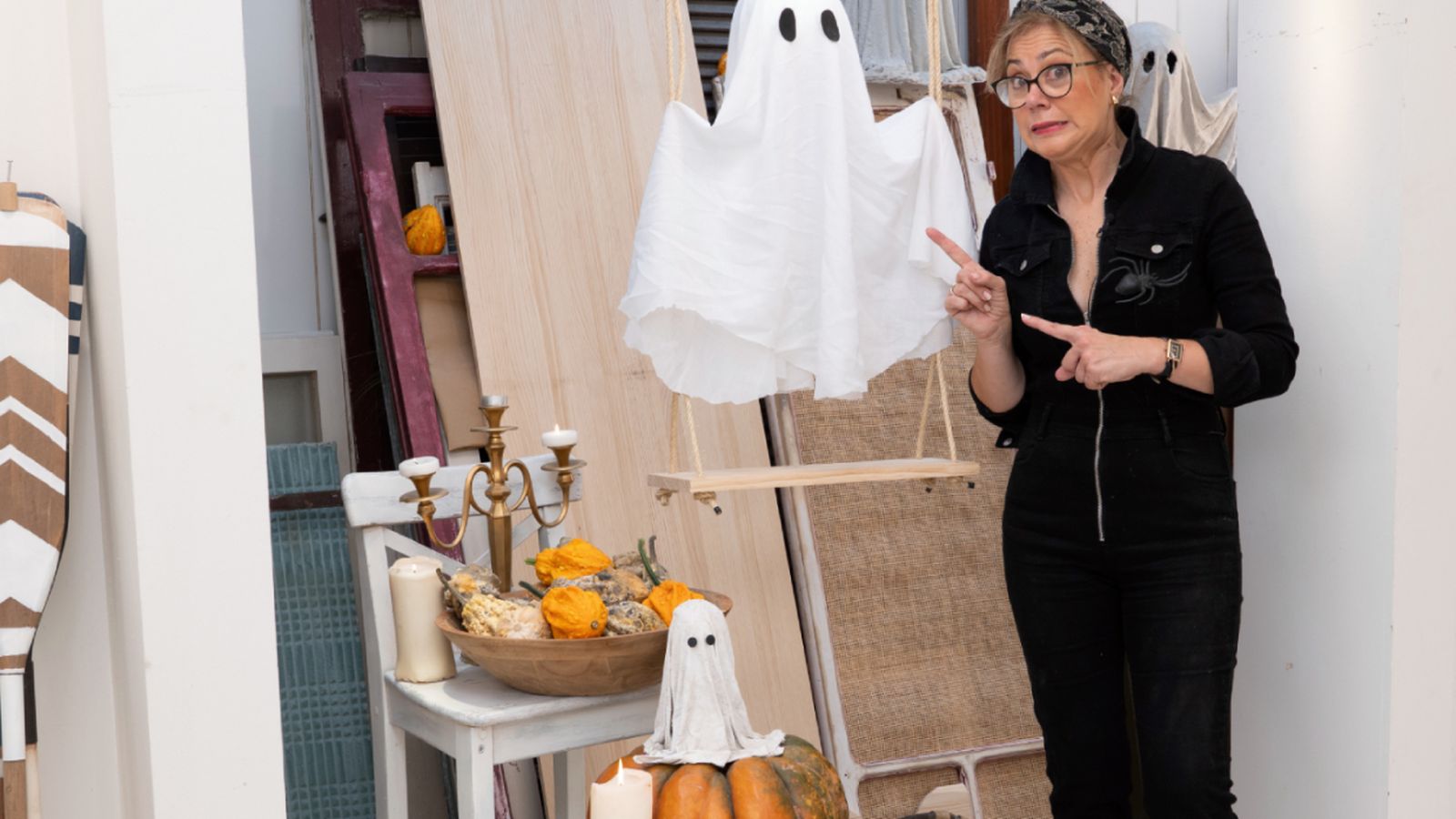 Dale vida a tu decoración de Halloween con este fantasma en columpio