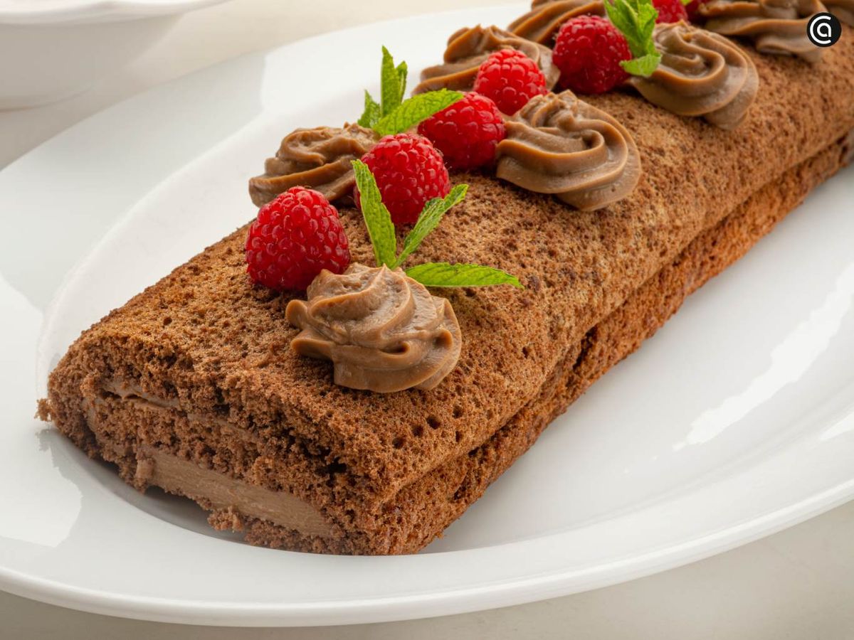 Un postre irresistible con frambuesas y bizcocho esponjoso