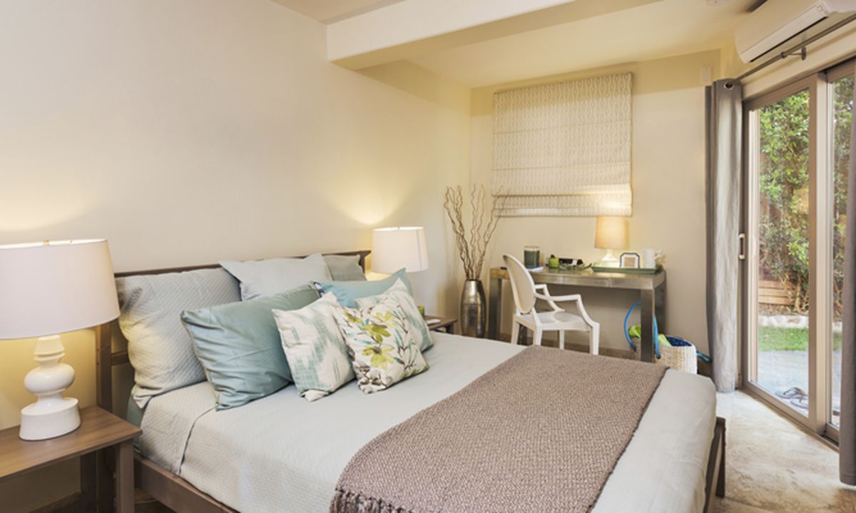 Dormitorios luminosos en colores tierra 2