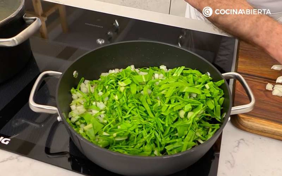 Incorpora las acelgas