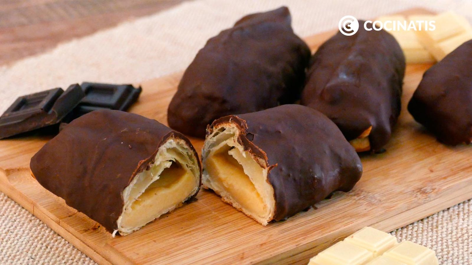 Cañas de chocolate y crema