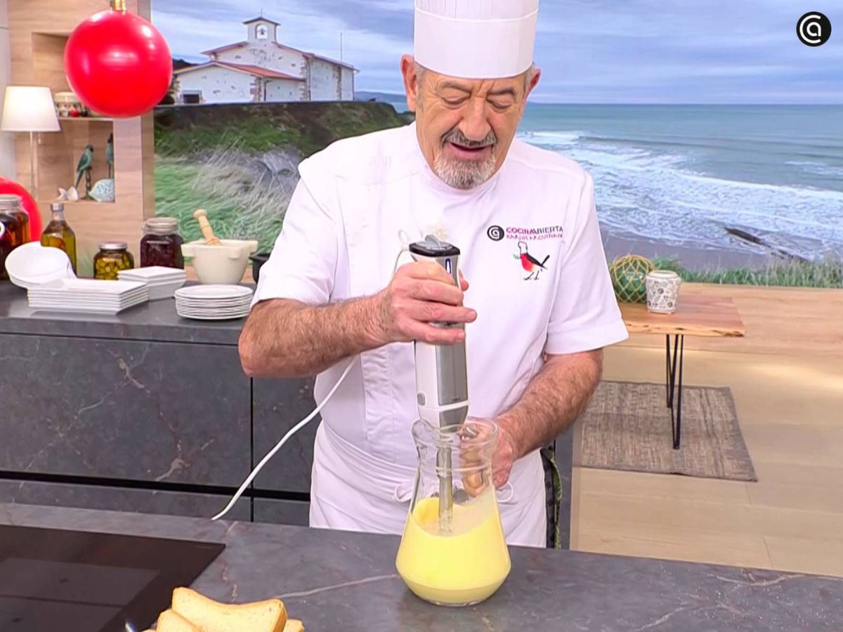 Mezcla los ingredientes en una jarra