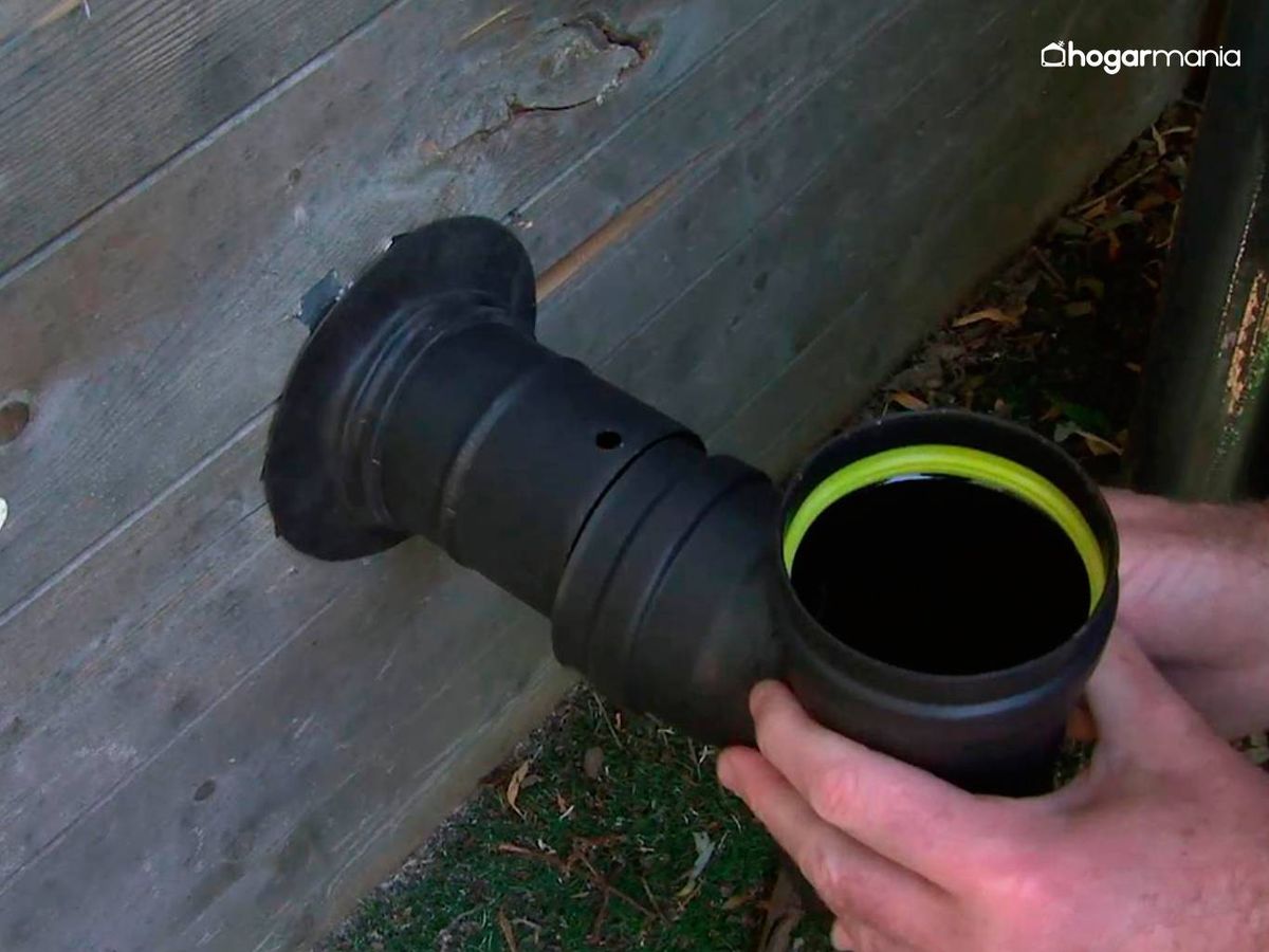 Coloca el escudo protector y la T