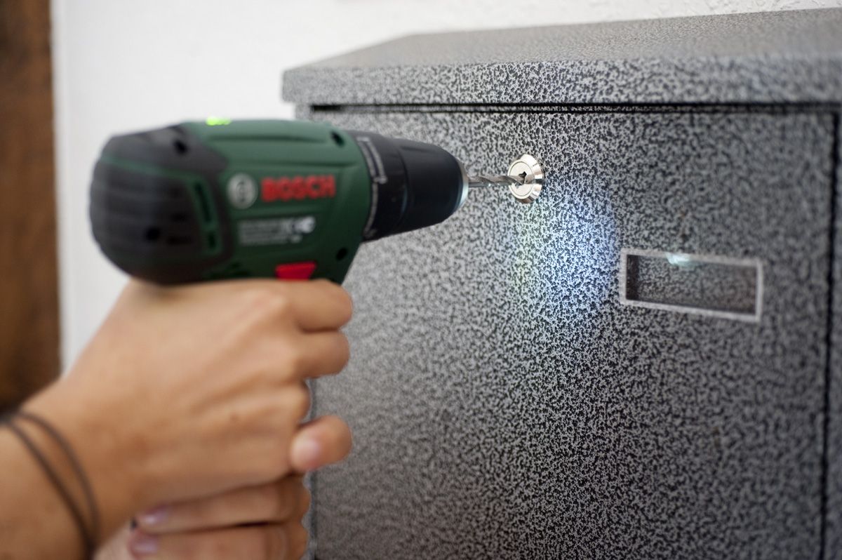 Bricomania 667 Cambiar cerradura de buzon p1