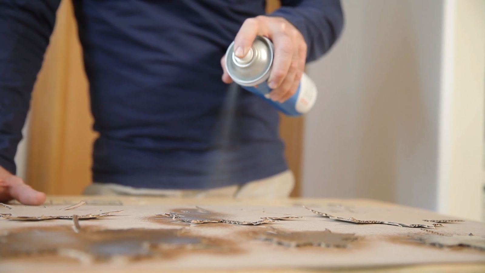 Cómo hacer hojas de cartón para decorar la pared paso 3 Cómo hacer hojas de cartón para decorar la pared paso 3
