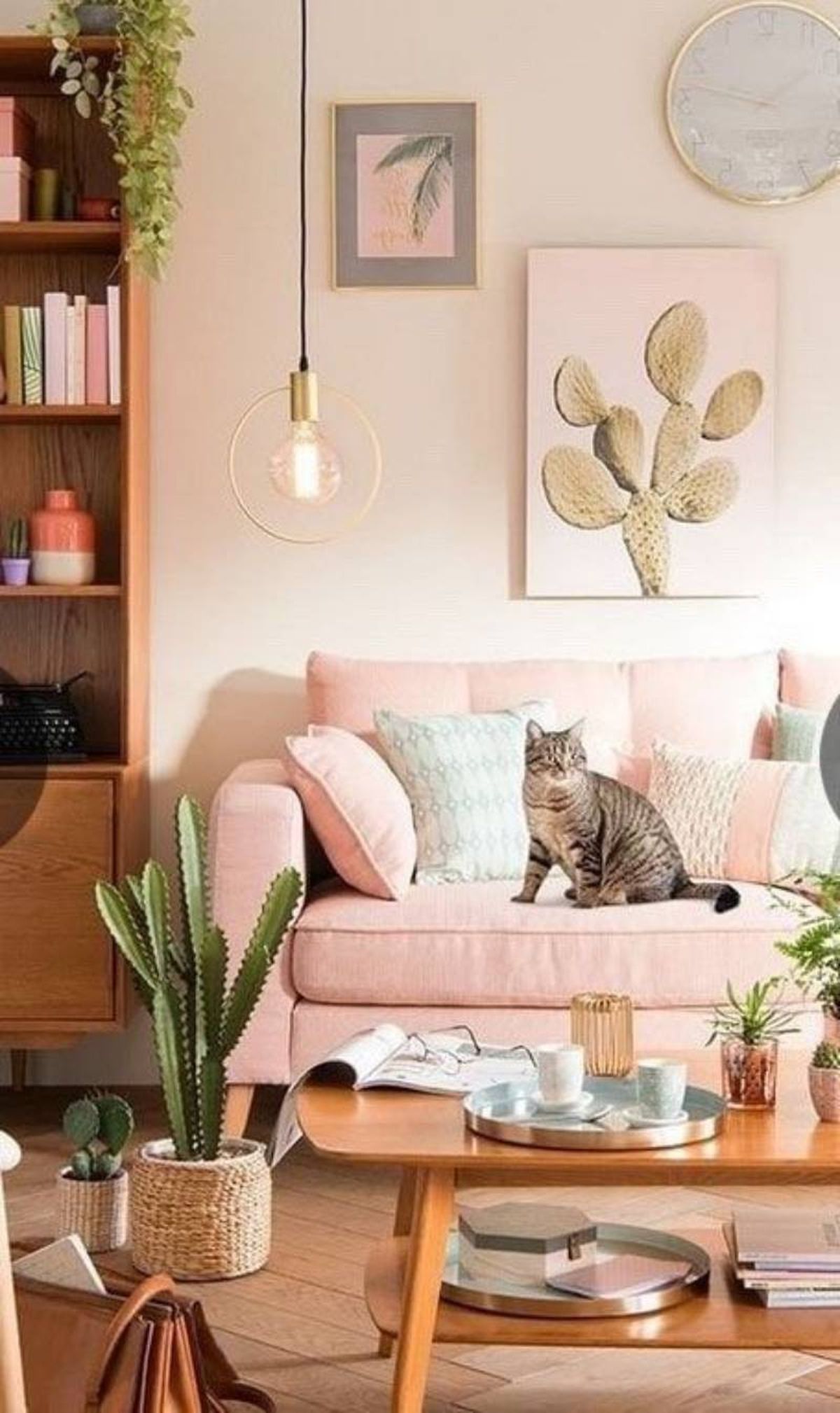 Salón de color melocotón.