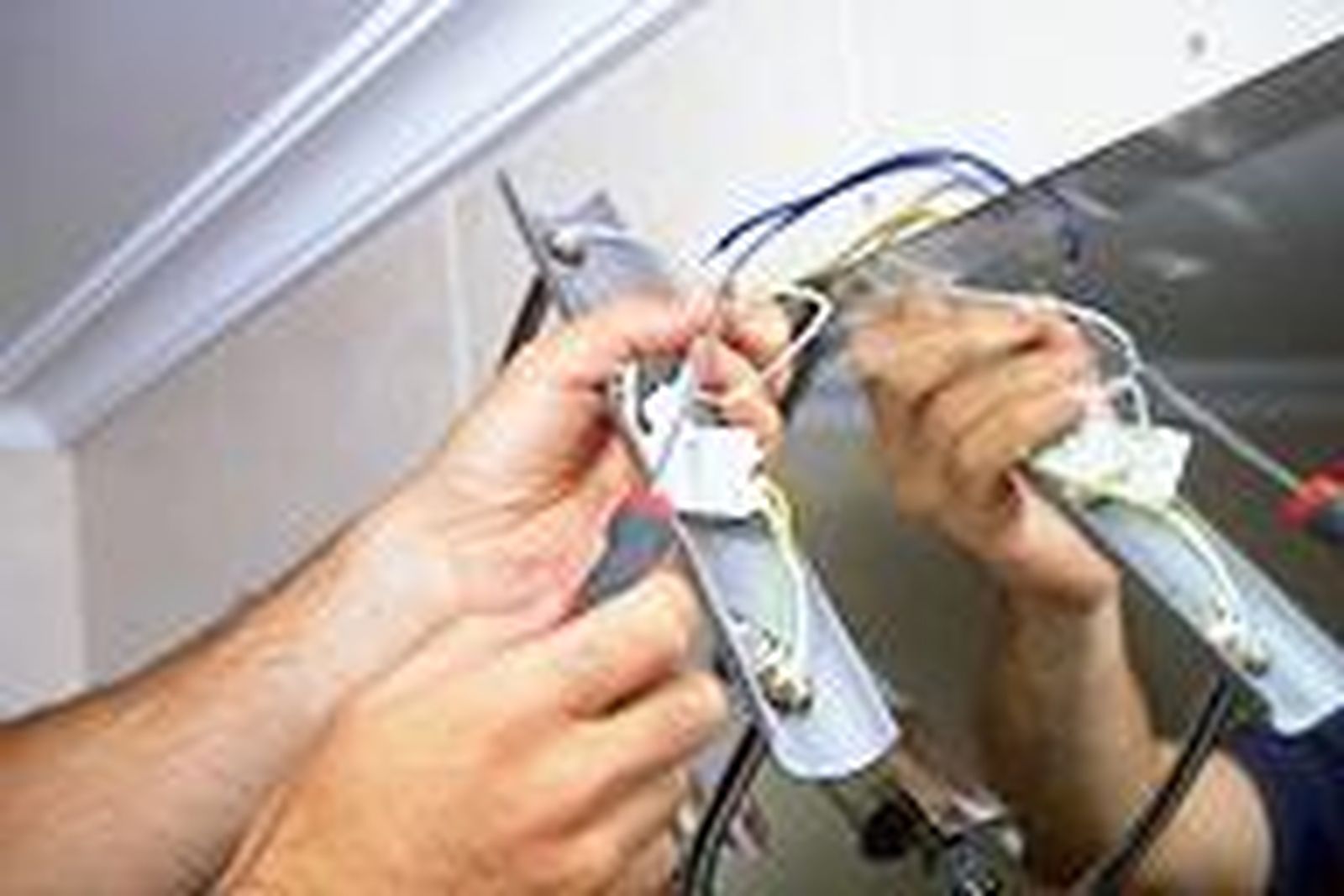 Instalar un aplique en el baño paso 5 Instalar un aplique en el baño paso 5