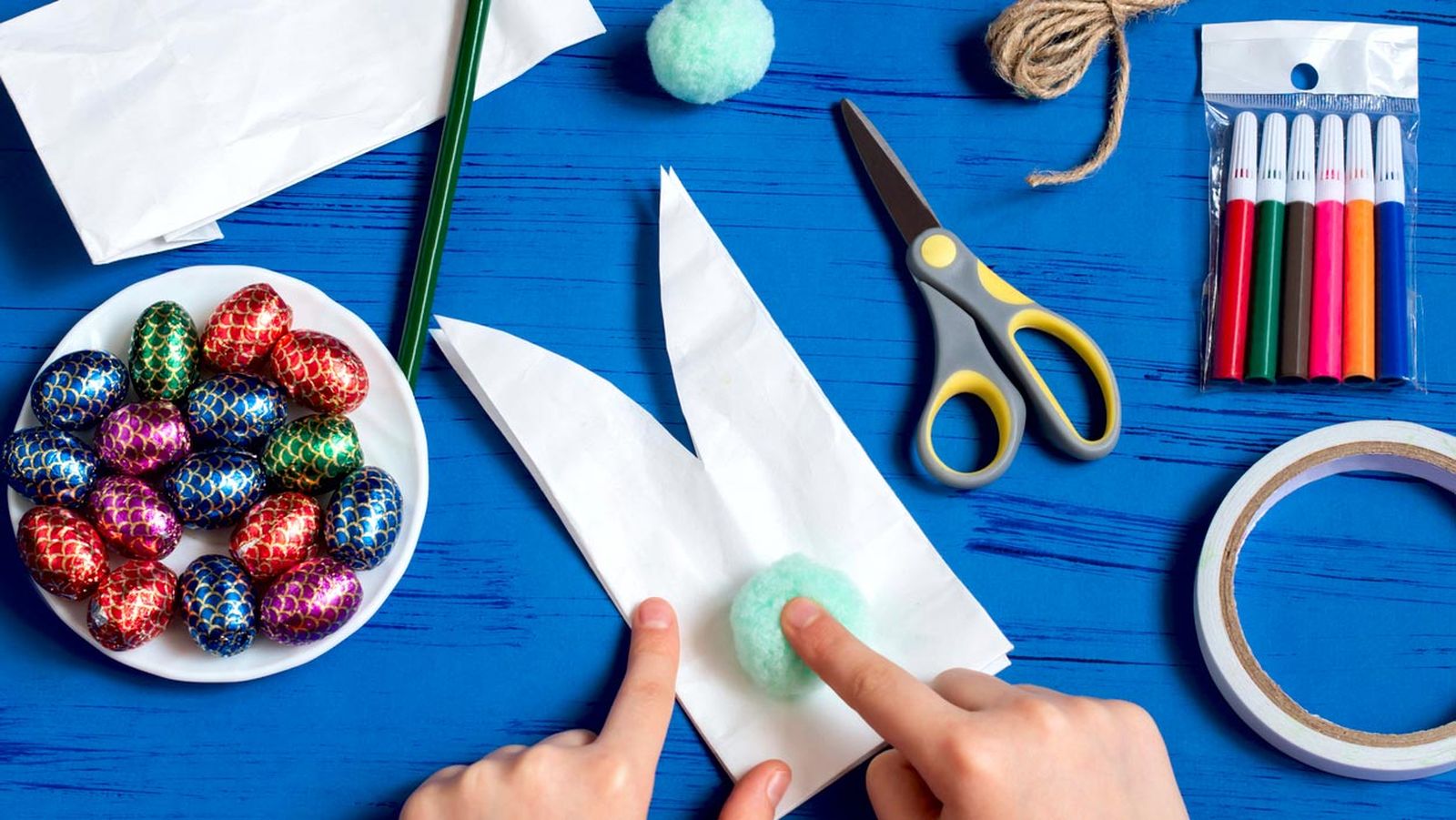ideas creativas envolver regalos originales conejo paso 3