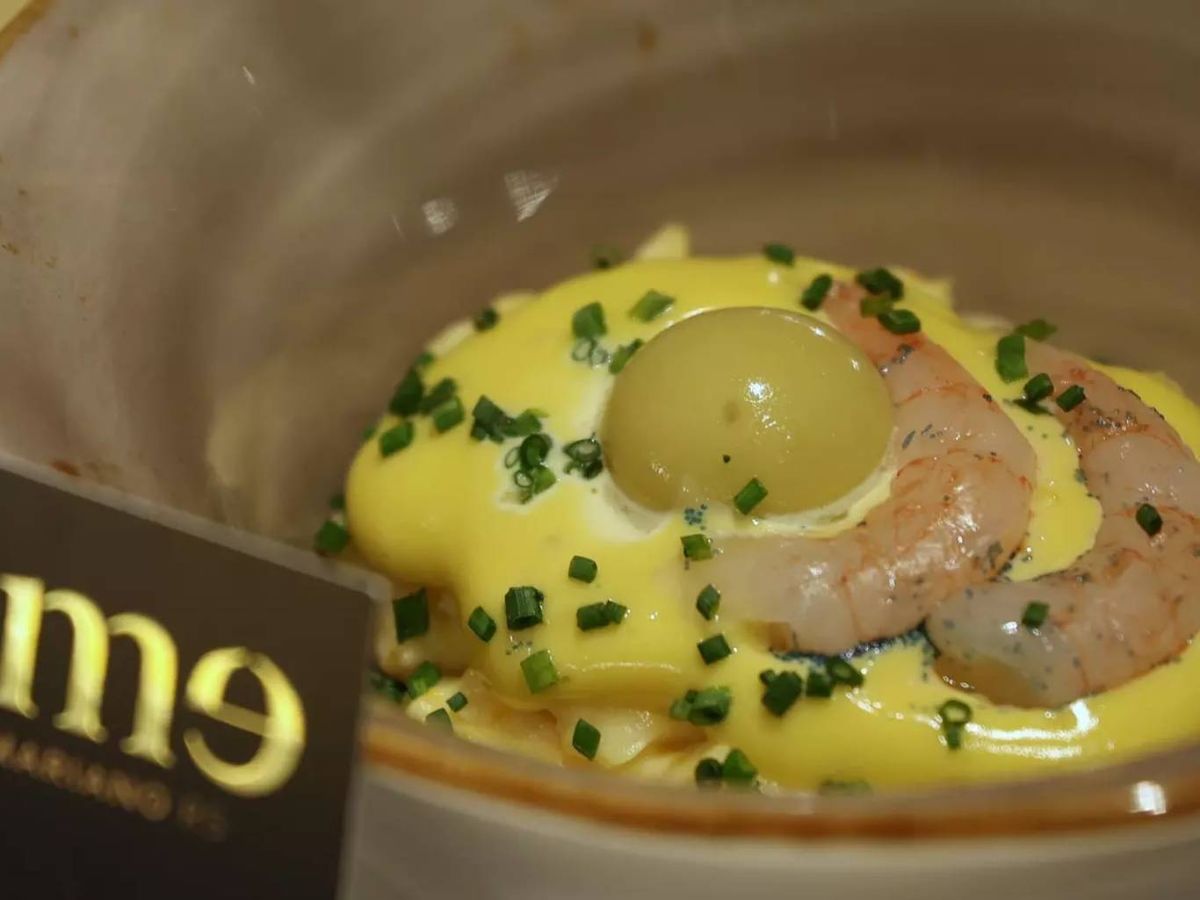 Ensaladilla rusa creativa premiada en el campeonato de Málaga 2025, con gambas.