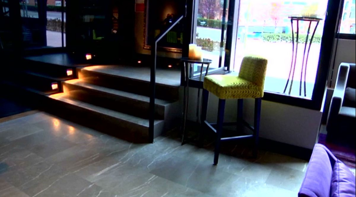 Decoración de una coctelería moderna y sofisticada