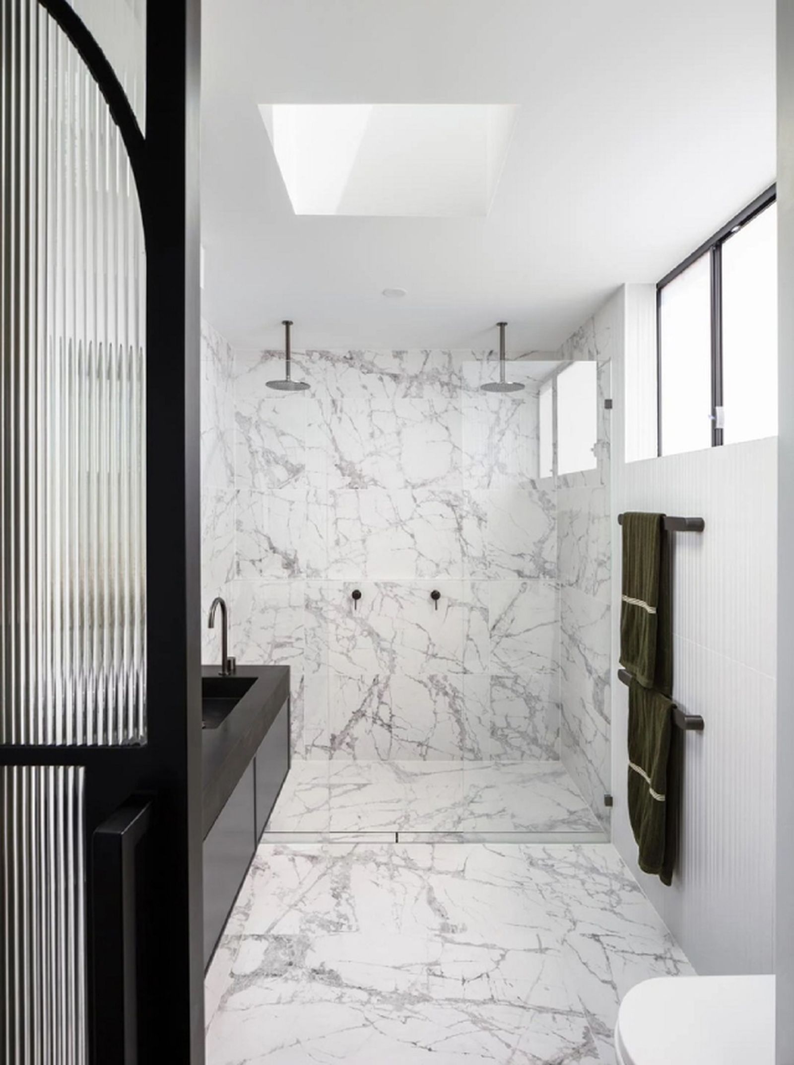 10 baños modernos con ducha que te encantarán 7