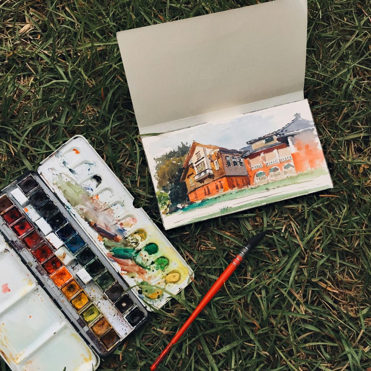 Las acuarelas de alta calidad contienen pigmentos que es mejor trabajar en zonas ventiladas.