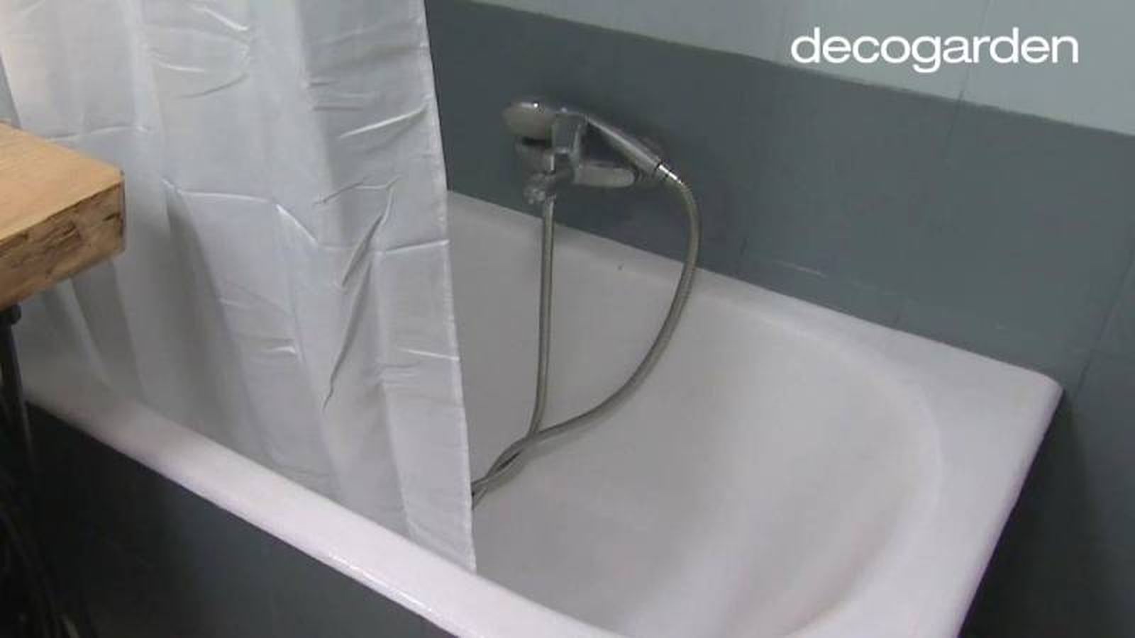 Bañera recién pintada y renovada. Bañera recién pintada y renovada.