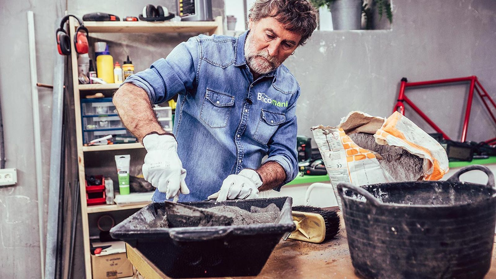 Cómo cerrar un hueco en la pared paso 3 Cómo cerrar un hueco en la pared paso 3