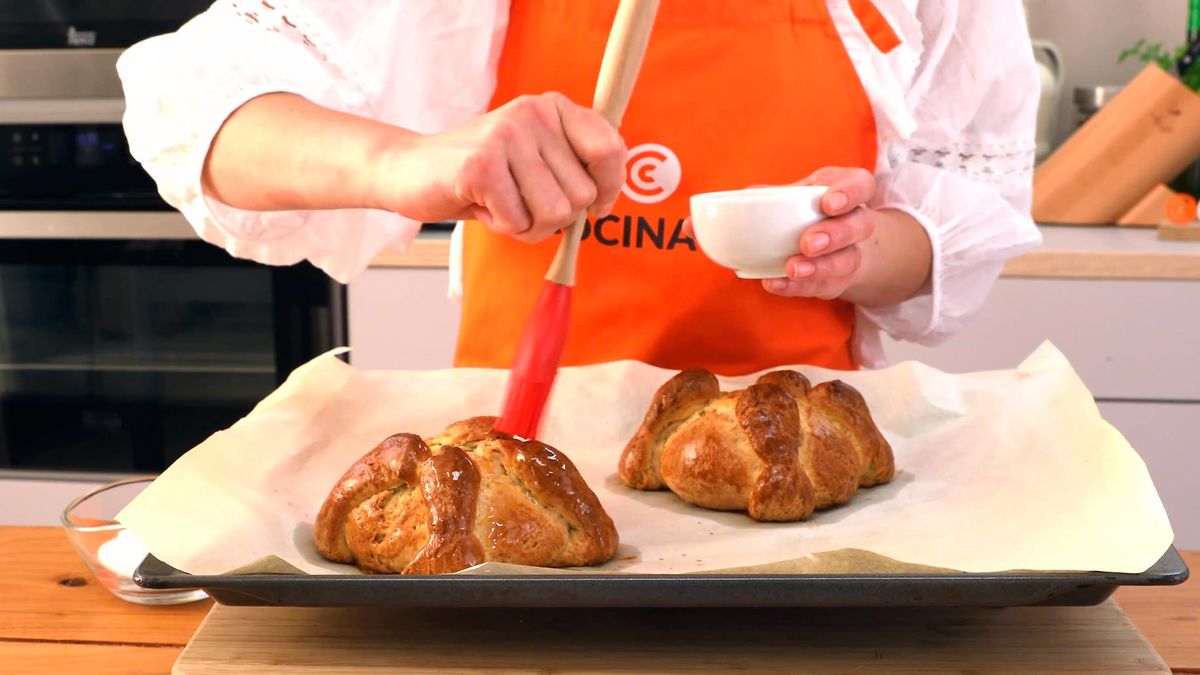 Pan de muerto de México   paso 7