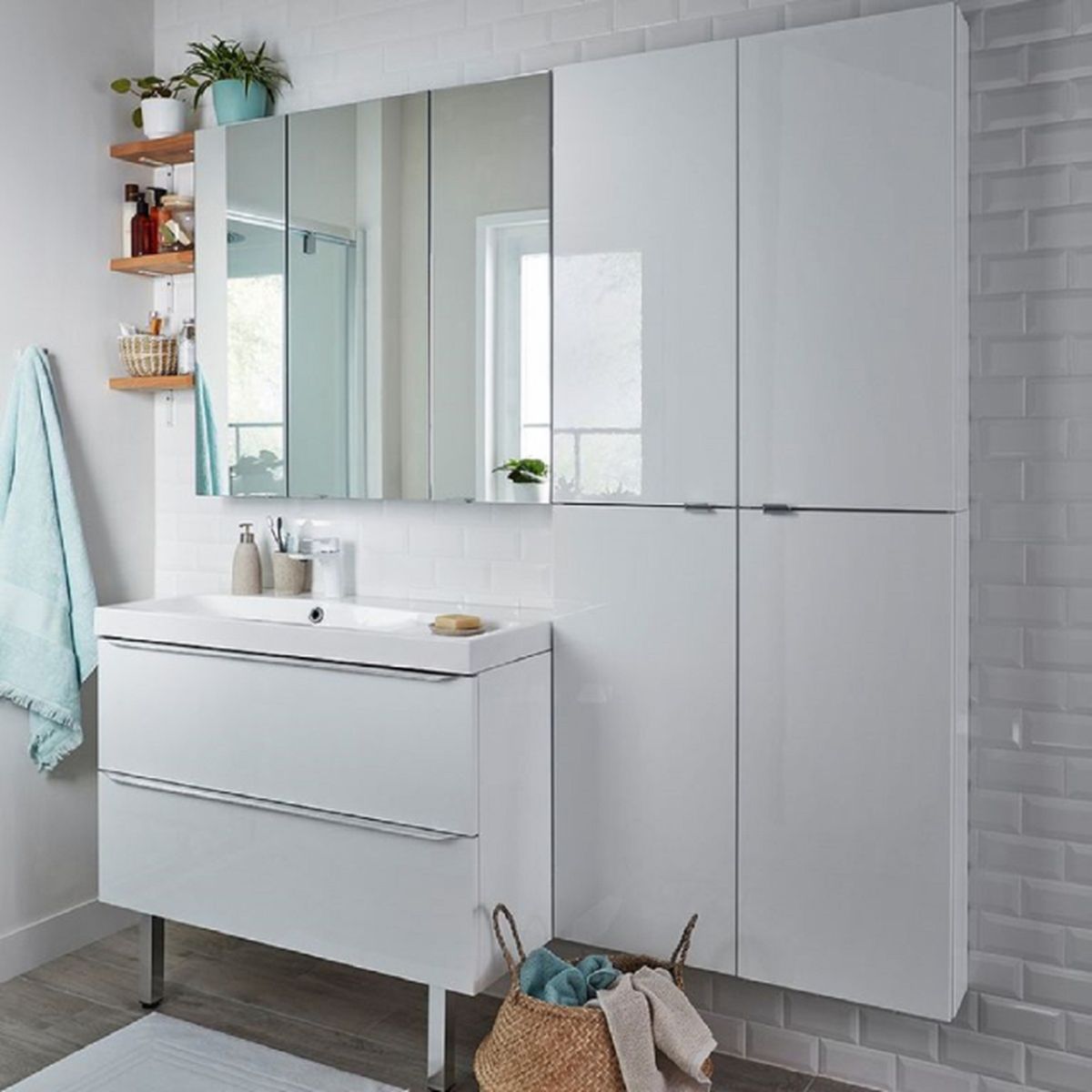 Baños pequeños con ducha las claves para decorarlos y aprovechar el espacio 7