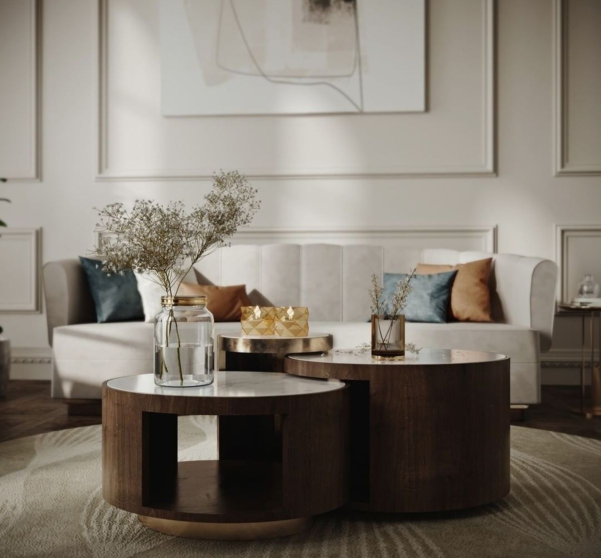 Salón blanco con madera oscura.