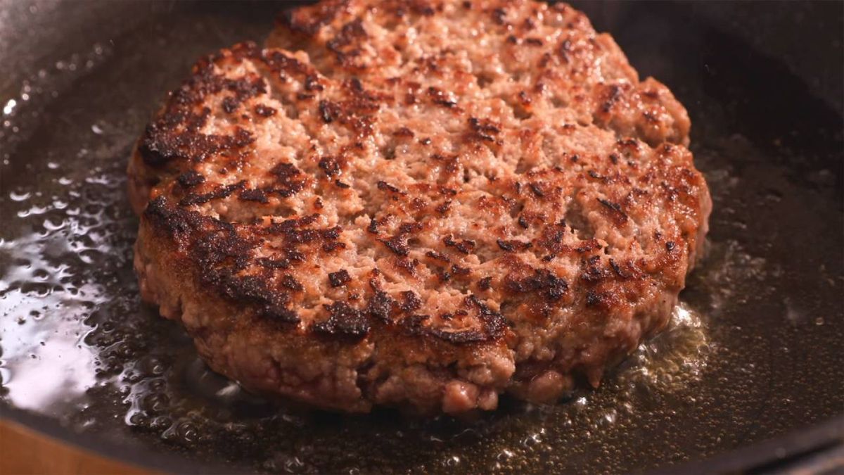 hamburguesa con queso de cabra y cebolla caramelizada  paso 3