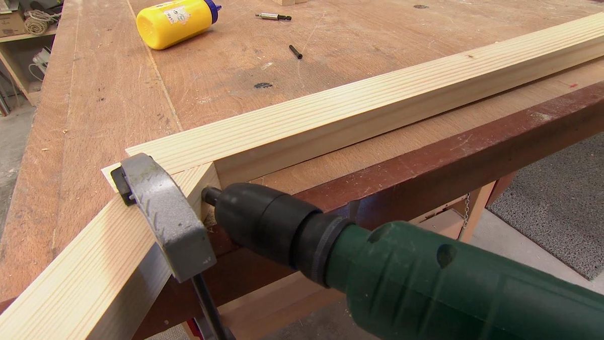 Como hacer un perchero de pie de madera paso 5