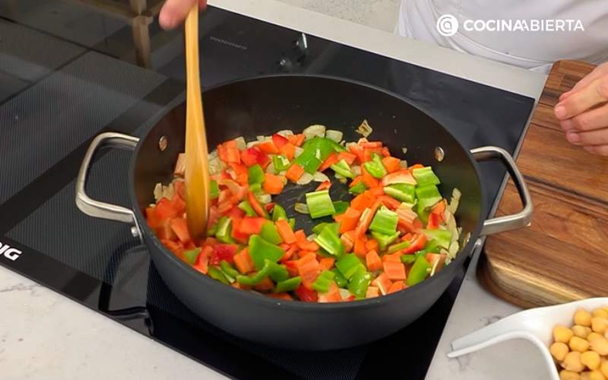 Rehoga las hortalizas a fuego medio