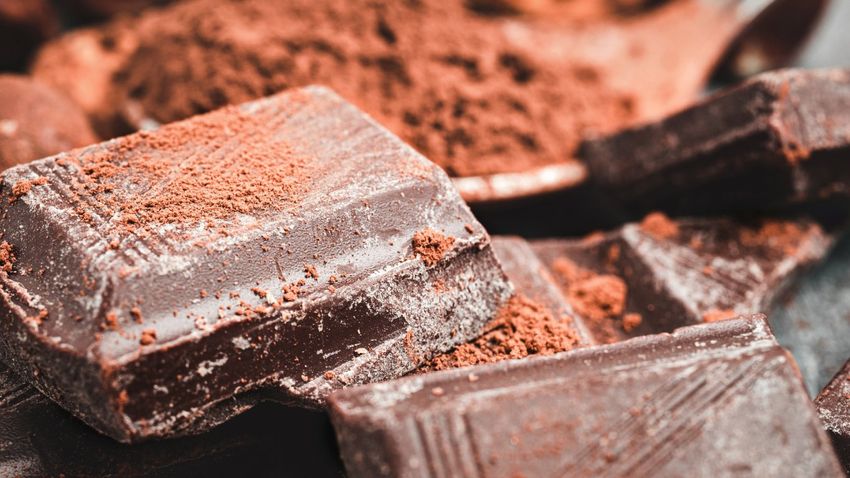 ¿El chocolate se ha puesto blanco? Descubre por qué aparecen esas manchas