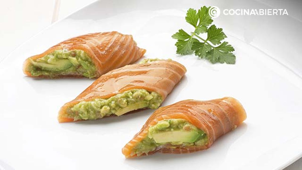 rollitos de salmon ahumado y aguacate arguinano presentacion