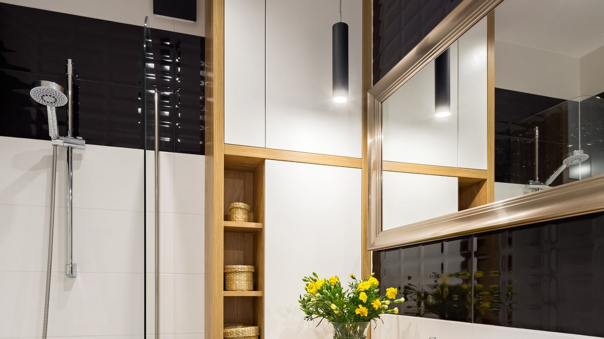 Los espejos son una buena forma de dar sensación de amplitud a un baño