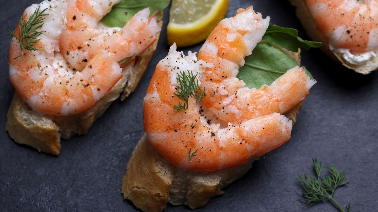 Canapé de langostinos para Navidad