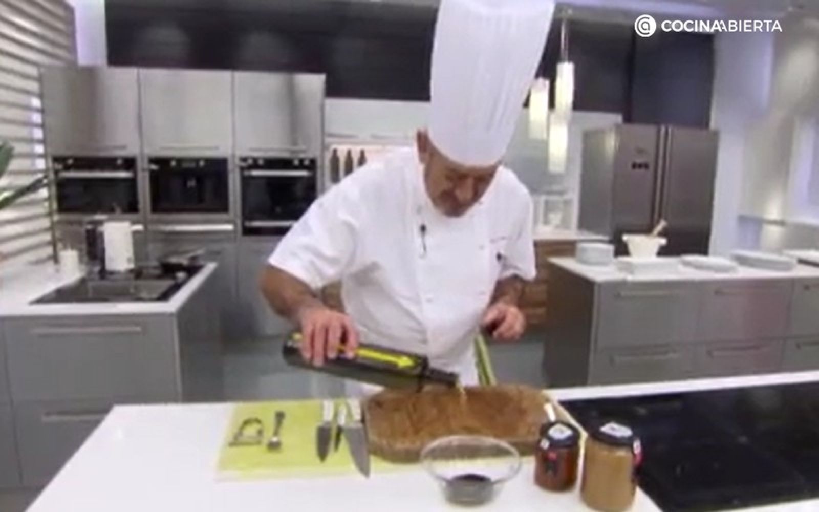 Utiliza aceite de oliva para hacer la vinagreta de miel Utiliza aceite de oliva para hacer la vinagreta de miel